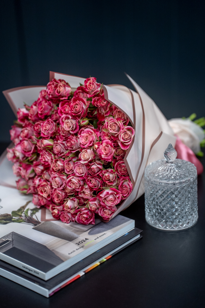 Bouquets of roses FLINDERS LANE